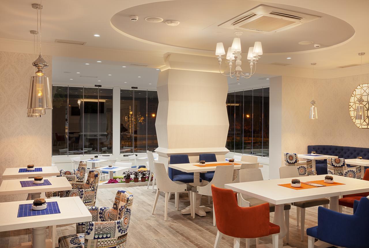 Castello Boutique Hotel Cacak Luaran gambar